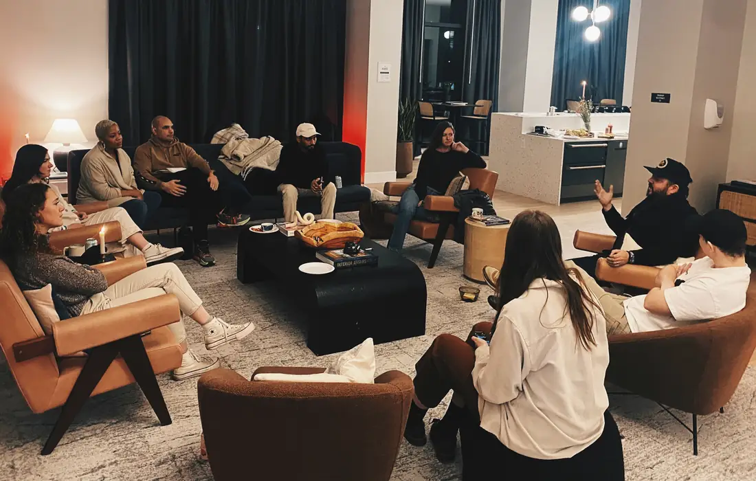 A gathering in conversation